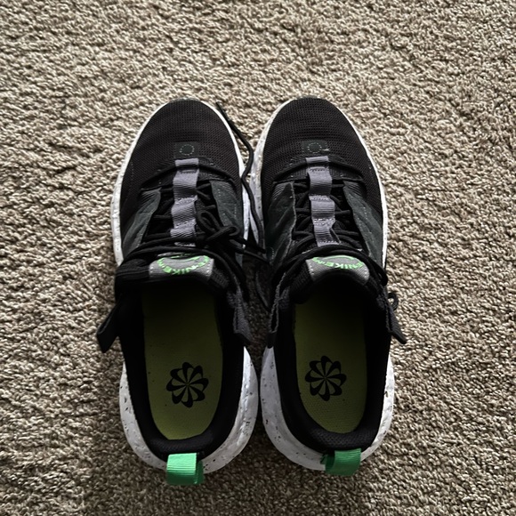 Nike - Picture 2 of 4